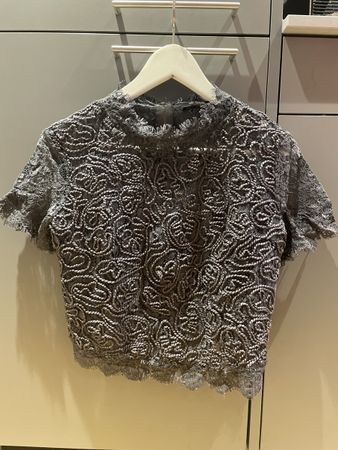 Graues Spitzen-T-shirt von Zara, Gr. M