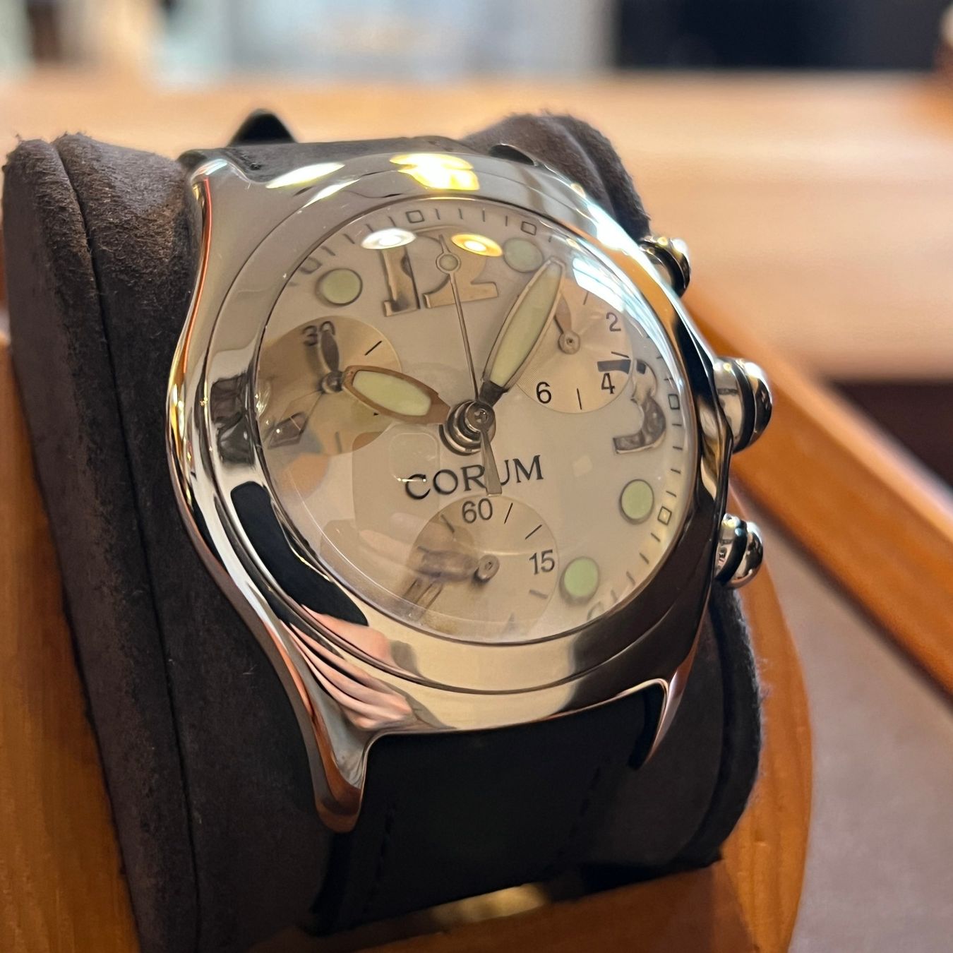Corum Uhren: Corum Bubble Quartz Chronograph Silver Dial 396.250.20 – Gebraucht aus Carouge GE von Watchaser 1