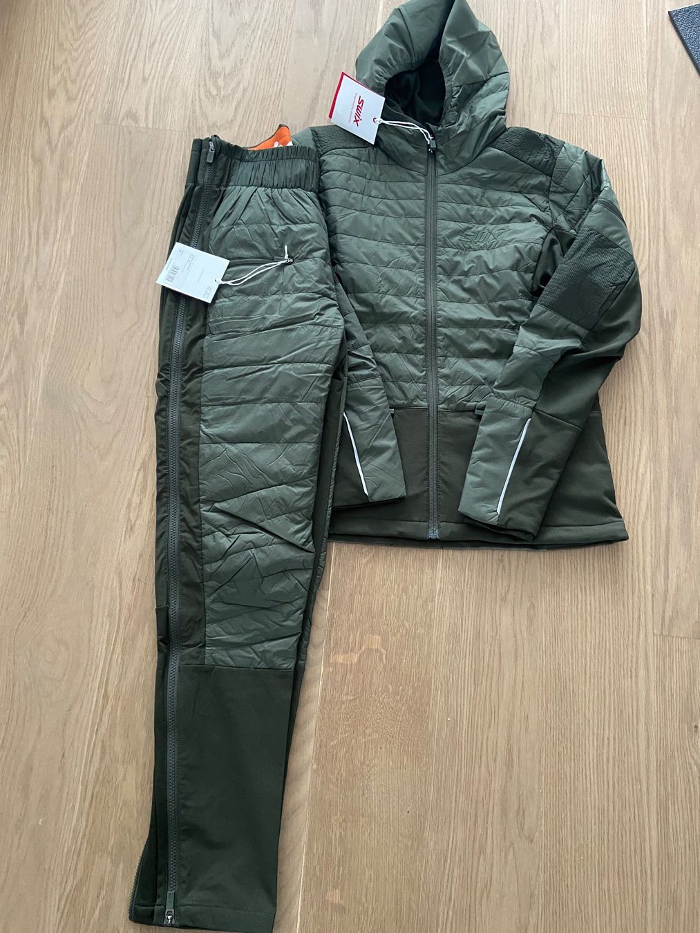 Swix Completi & Tailleur: Neu - Swix Langlaufanzug M – Nuovo e nell'imballaggio originale da Horgen venduto da nasten