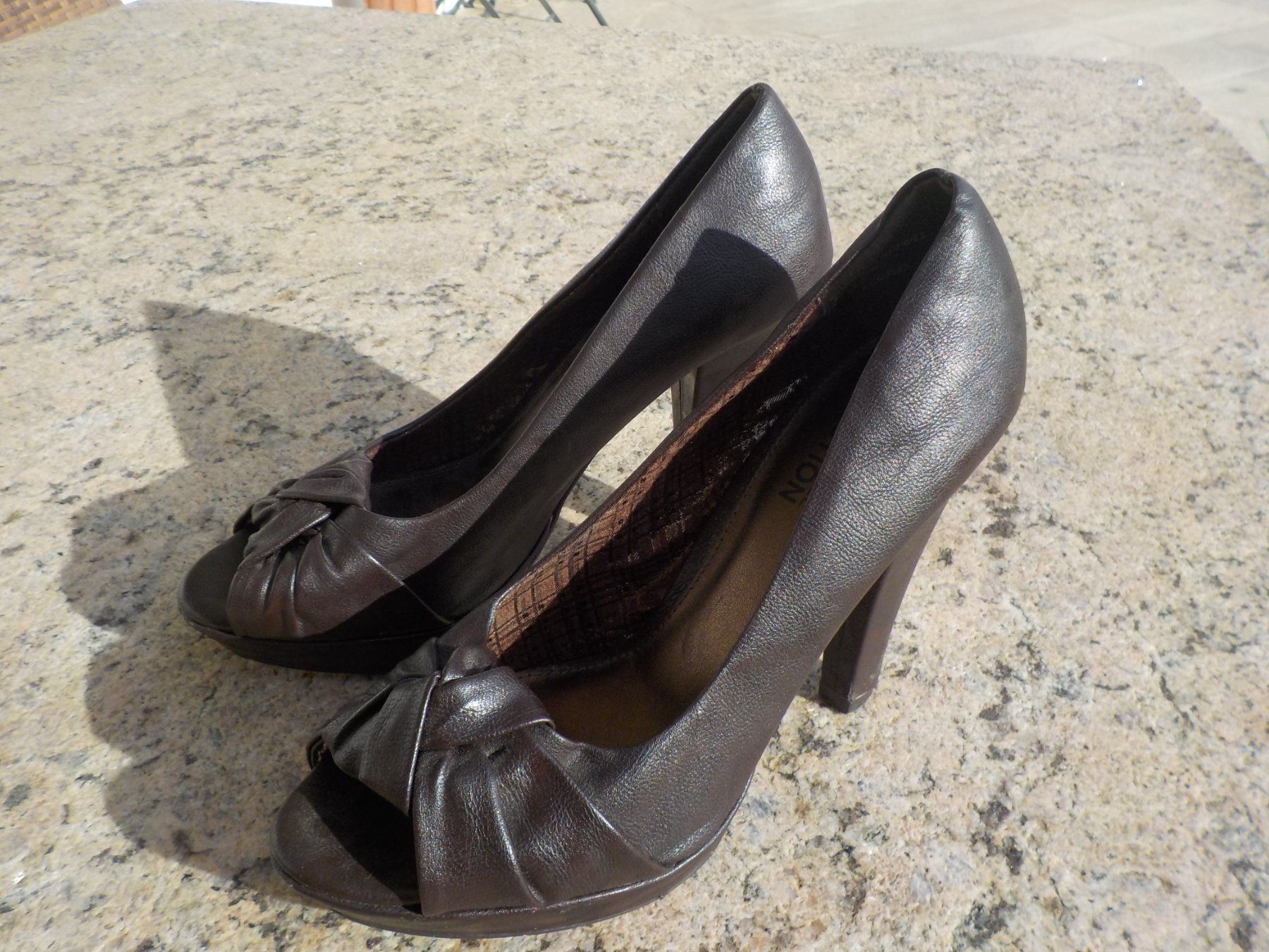 Scarpe da donna: Pumps dunkelbraun Gr.38 – Usato da Mörschwil venduto da wunderkiste44 9