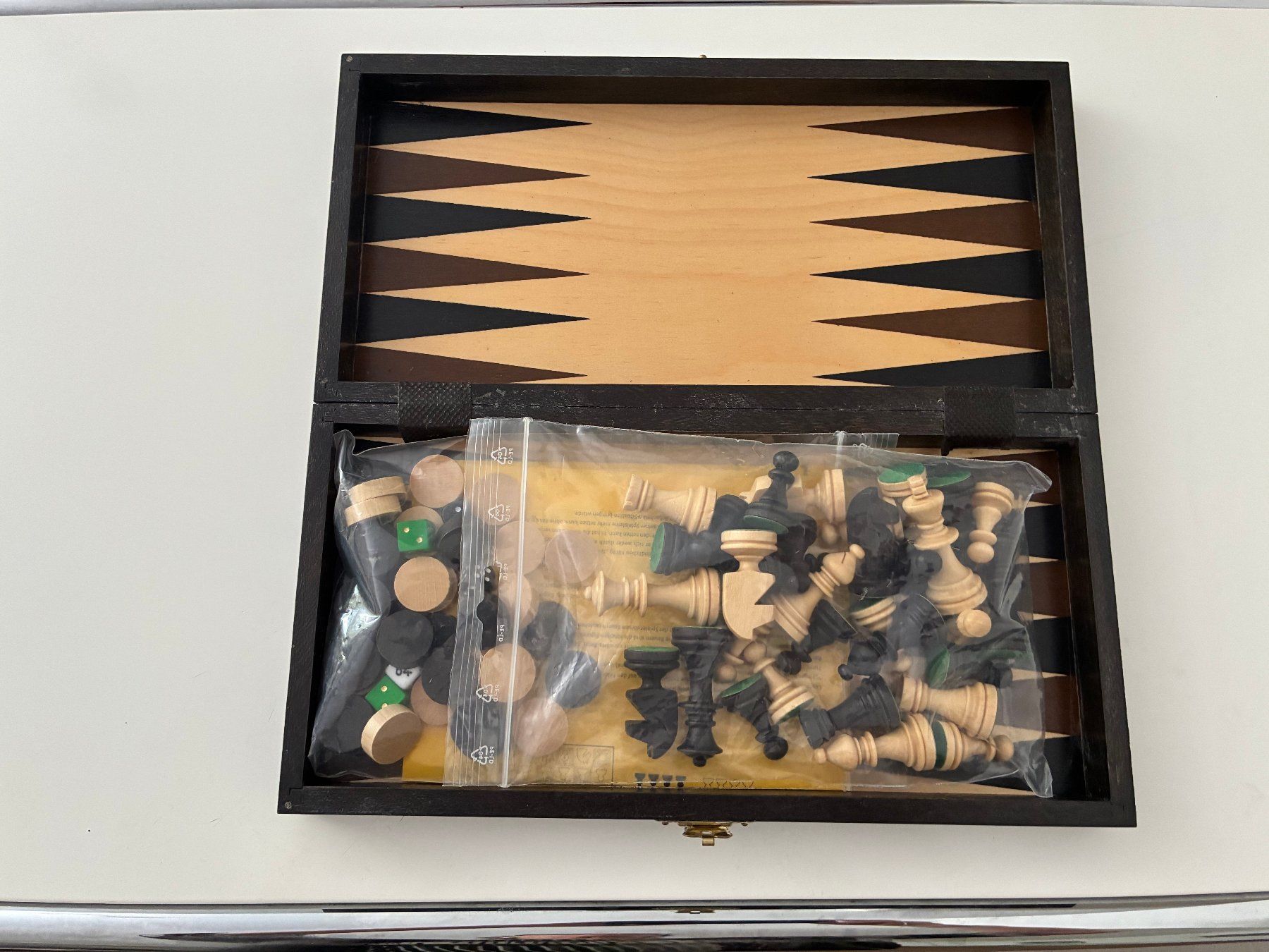 Spiele: Konvolut -> Backgammon und Schach Echtholz / Div. Spiele – Neu (gemäss Beschreibung) aus Thalwil von figueres 4