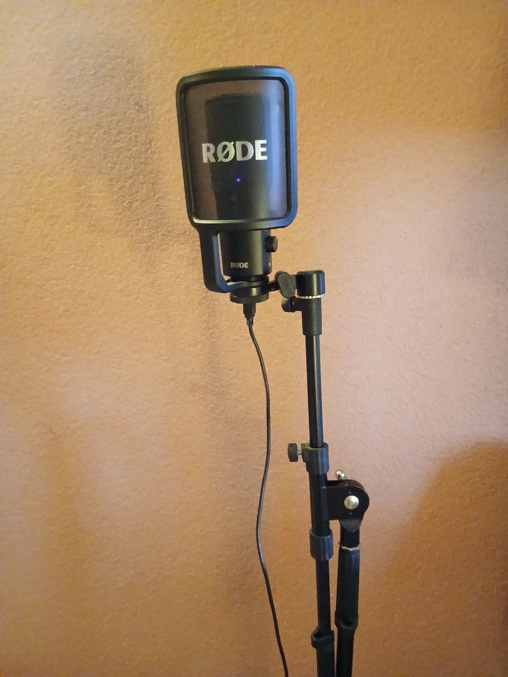Røde Microfoni: Rode Mikrofon inkl. Ständer – Usato da Winterthur venduto da mara8400