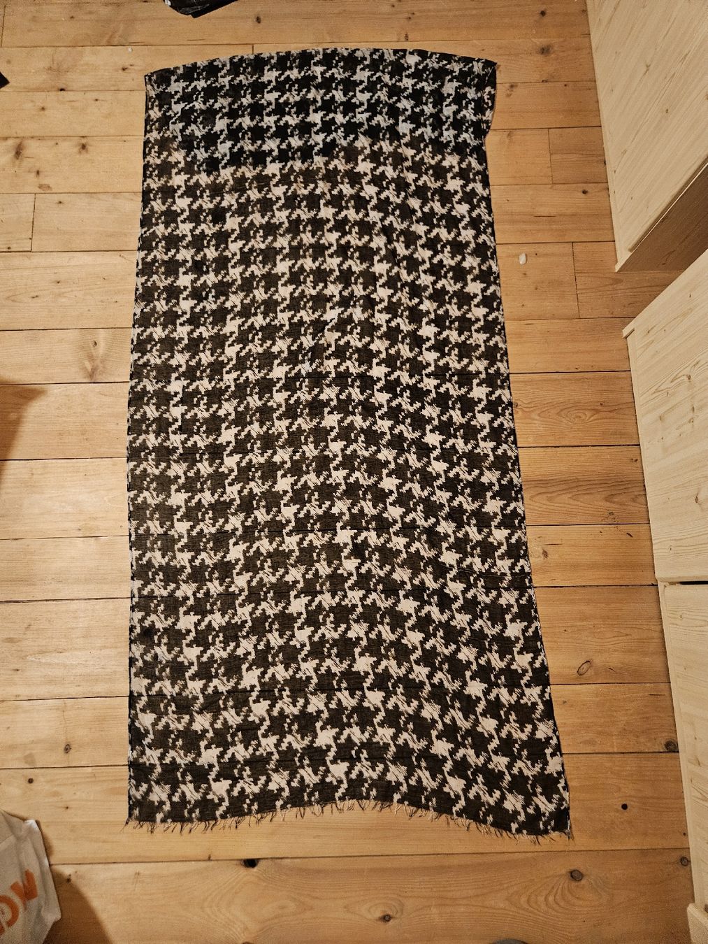 Foulard & Sciarpe: Écharpe élégante motif pied-de-poule – Usato da Mühleberg venduto da Eliboub