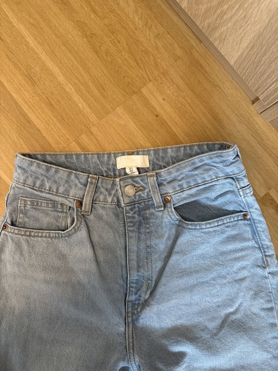 H&M Jeans: H&M Mom-Jeans Damen Hellblau – Nuovo (secondo la descrizione) da Oberengstringen venduto da win_2q9m 1