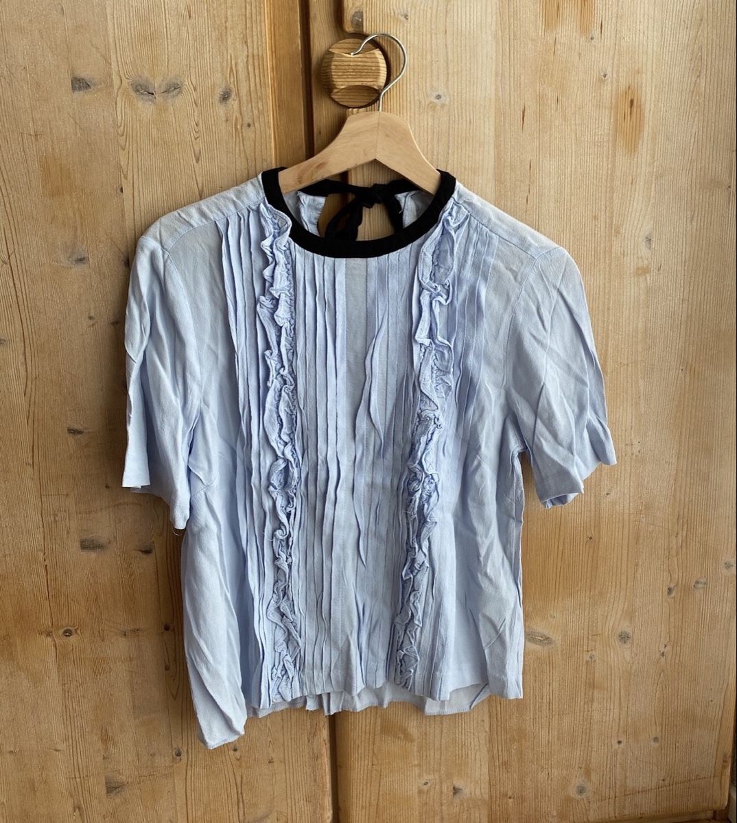 Blusen: Light Blue Ruffle Blouse  – Gebraucht aus Zürich von Eb_ 1