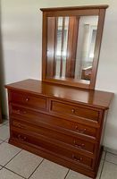 Comò in legno con specchiera