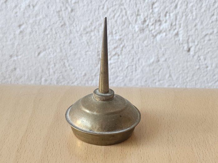 Behälter & Ähnliches: Kleines Ölkännchen aus Messing – Gebraucht aus Pfäffikon ZH von eric0113