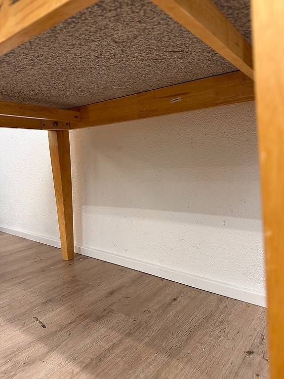 Tische: Kompakter Küchentisch mit robuster Steinplatte – Gebraucht aus Obernau von Arche_Noah_Brocki 7