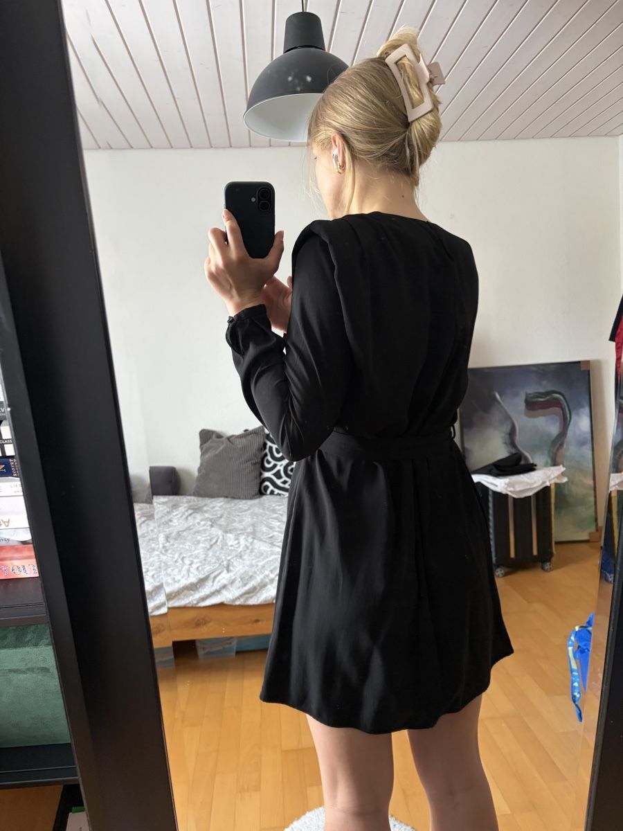 Mango Vestiti: Black long sleeve dress Mango – Usato da Zürich venduto da Abu95 4