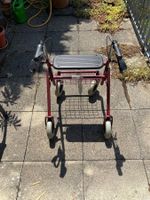 Rollator mit Sitz und Tablett