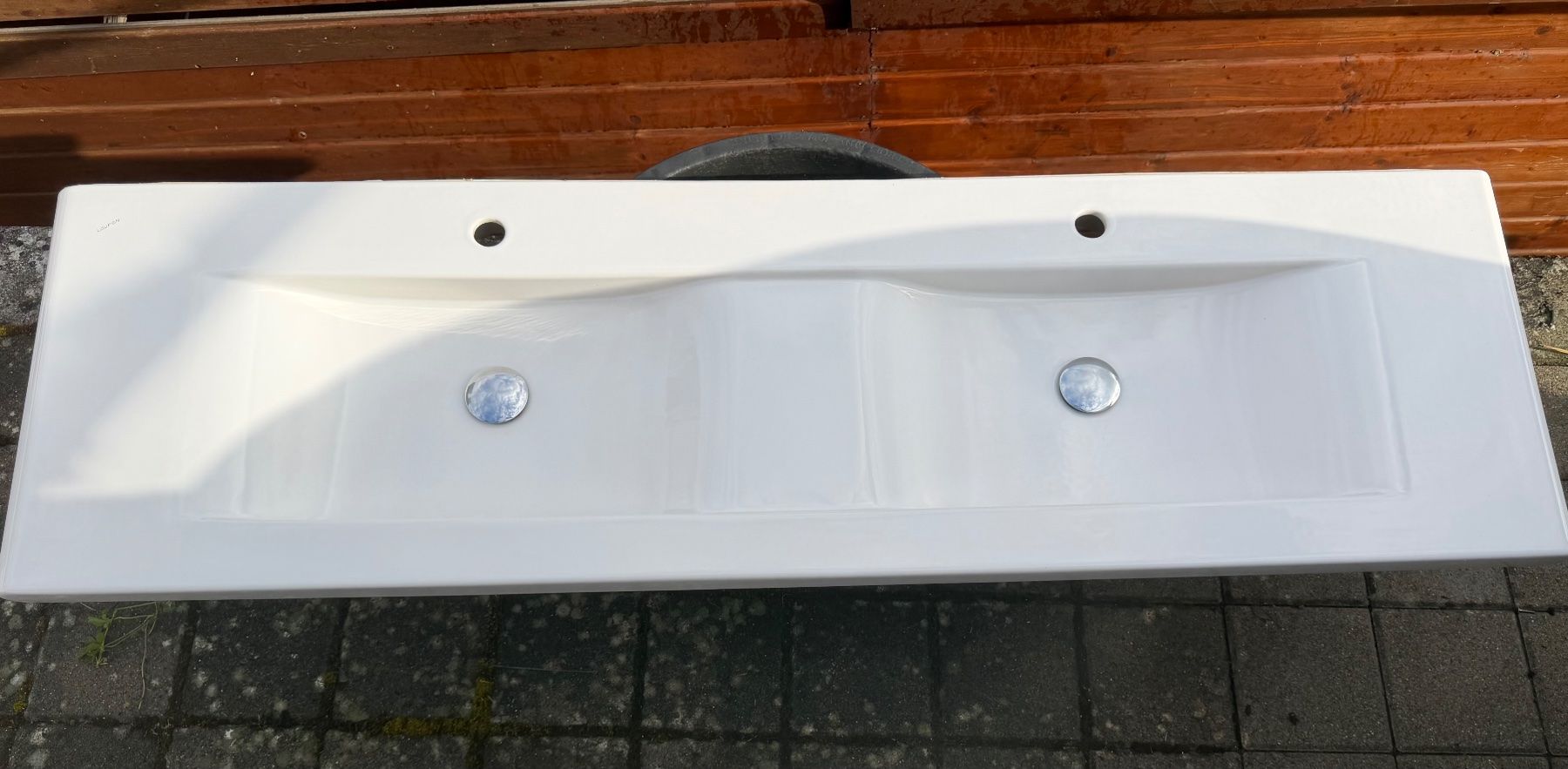 Laufen Spülbecken & Waschbecken: Laufen Doppel Lavabo mit Siphon und Handtuch Halterung – Gebraucht aus Nussbaumen AG von HelenaDavid1910 1