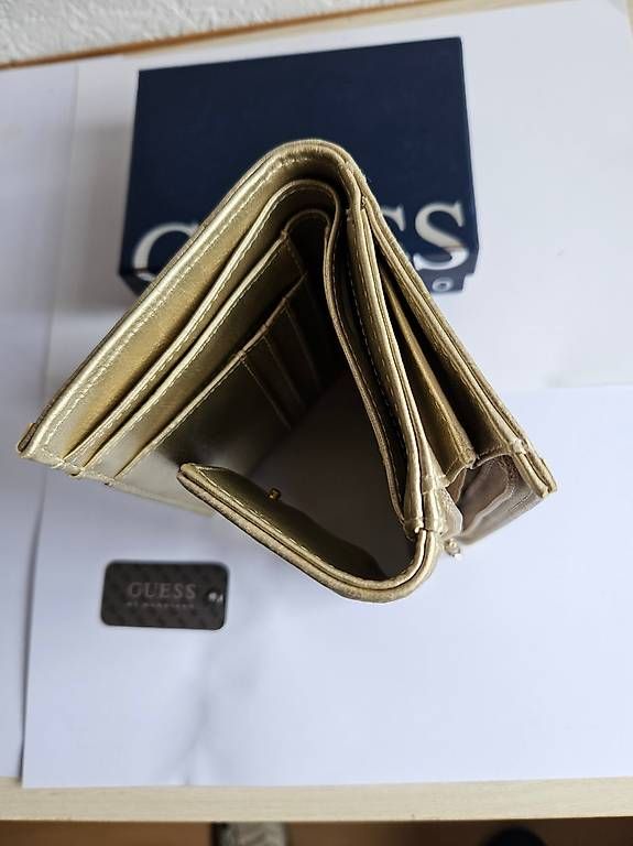 Portamonete:  portefeuille Guess – Usato da St-Barthélemy VD venduto da meal83 2