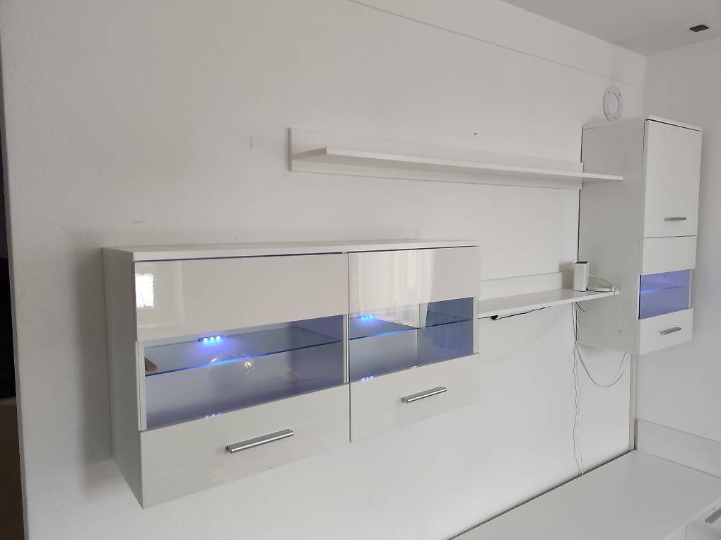 Vetrine: Vitrinen beleuchtet – Usato da Safenwil venduto da Xxsnoopyxx