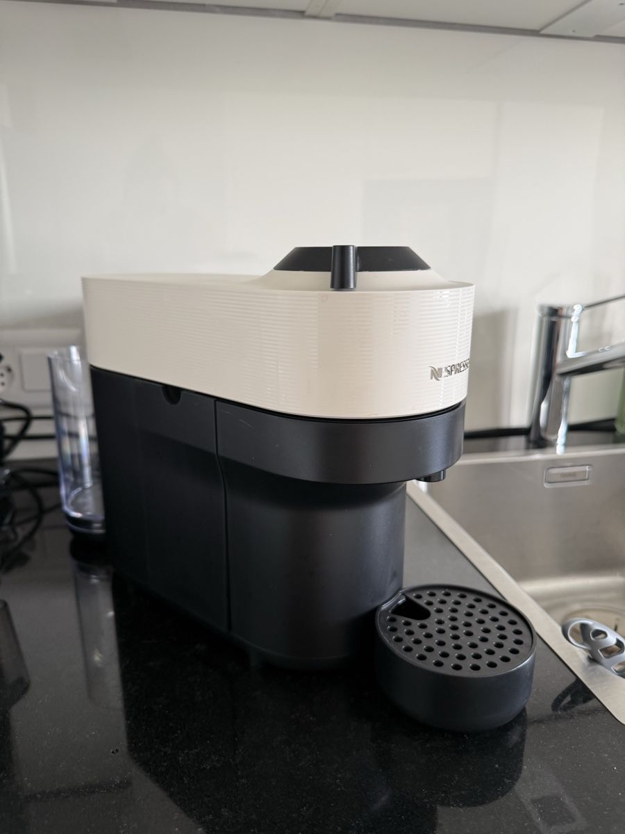Nespresso Machines à café & Machines à expresso: Nespresso Vertuo Kaffeemaschine – D'occasion à Münchwilen TG par sara0143 1