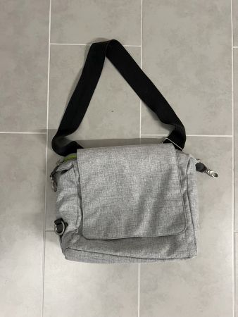 Grand sac à langer gris de Lässig