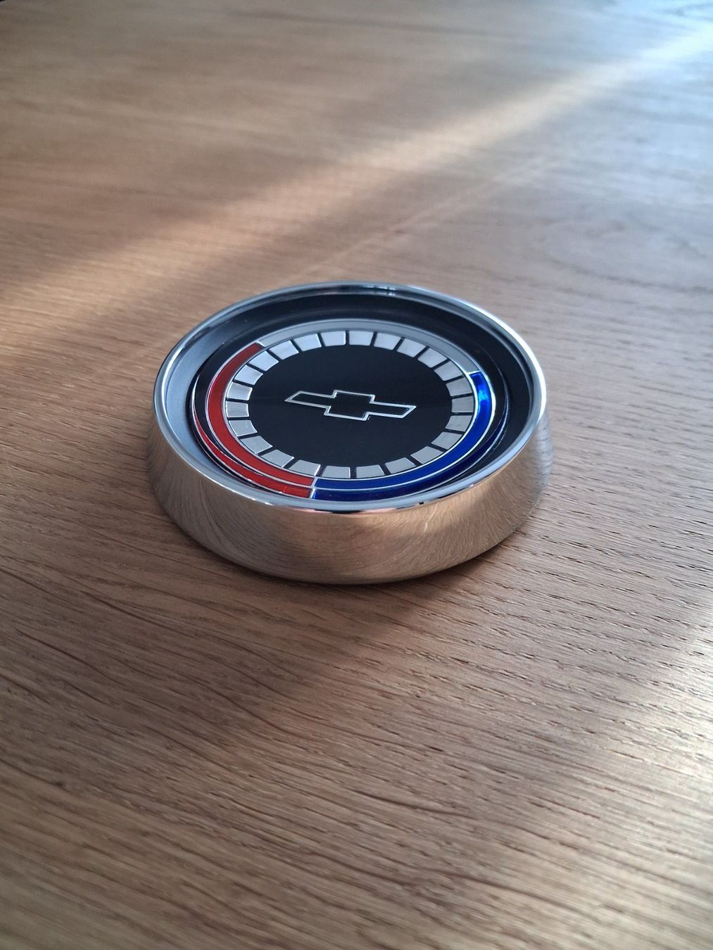Chevrolet Tutti pezzi di ricambio auto: 1965 Chevrolet Horn Button – Nuovo (secondo la descrizione) da Wetzikon ZH venduto da 65corsa 1