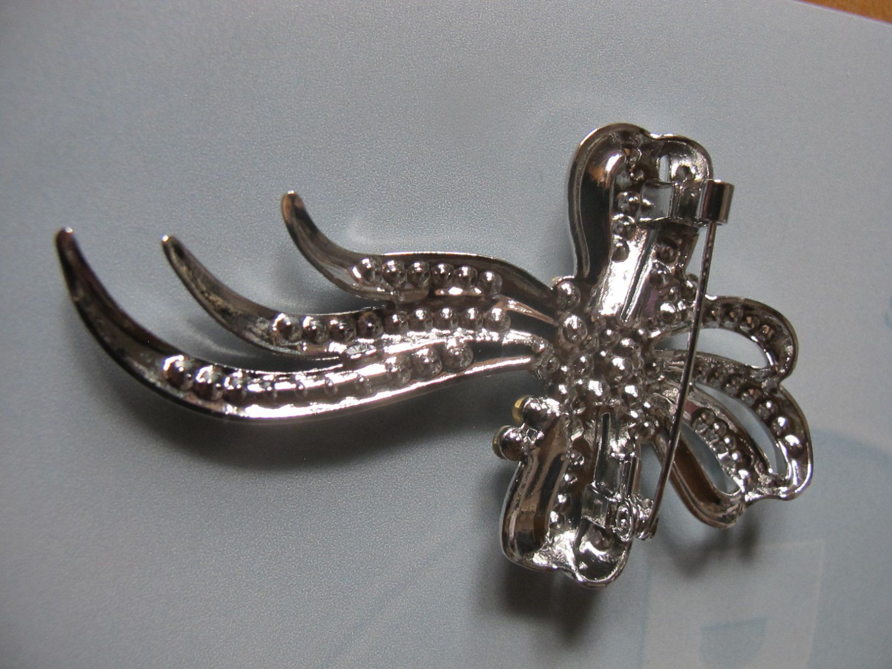 Spille & Fermagli: Elegante  Brosche mit Strass, Schleife, Silberlook... – Nuovo (secondo la descrizione) da Löhningen venduto da Chimae67 3