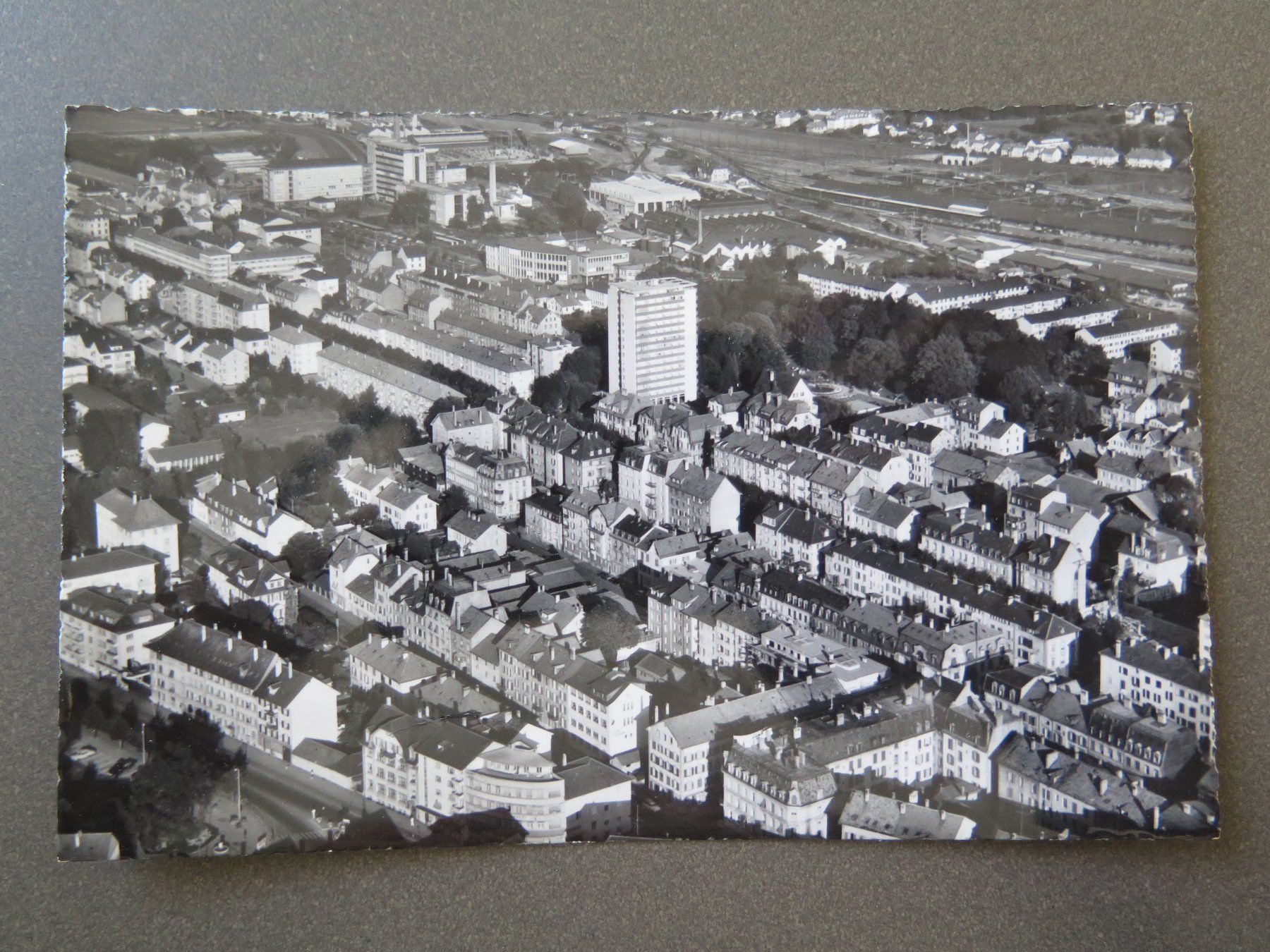 Cartes postales: BIEL - MIT HOCHHAUS – D'occasion à Wittenbach par lipasal