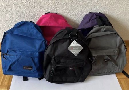 sacs à dos neufs avec étiquettes jamais utilisés 