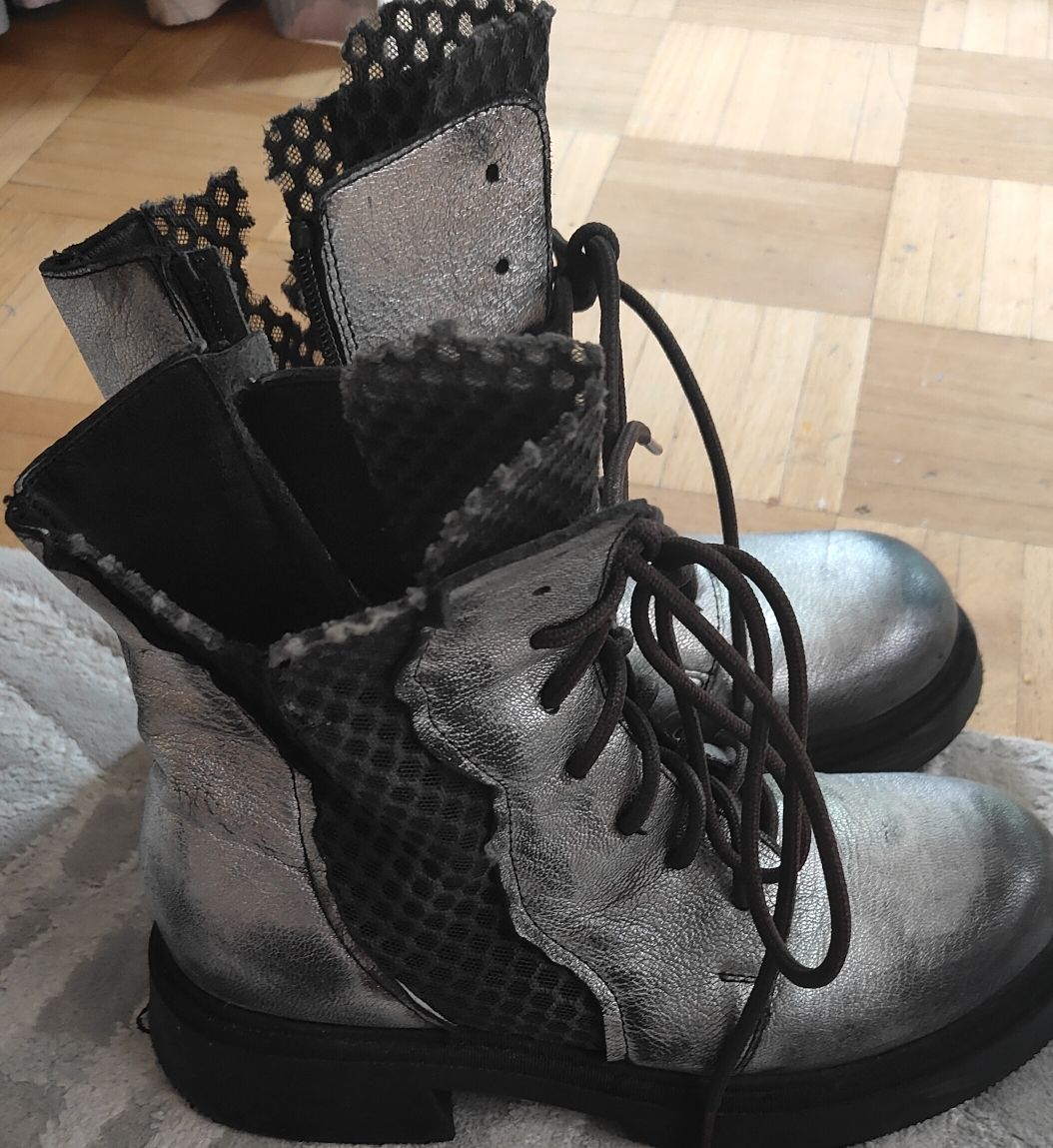 Scarpe da donna: Bottines argentées originales et confortables, taille 38 – Nuovo (secondo la descrizione) da Biel/Bienne venduto da Edi5Roli3