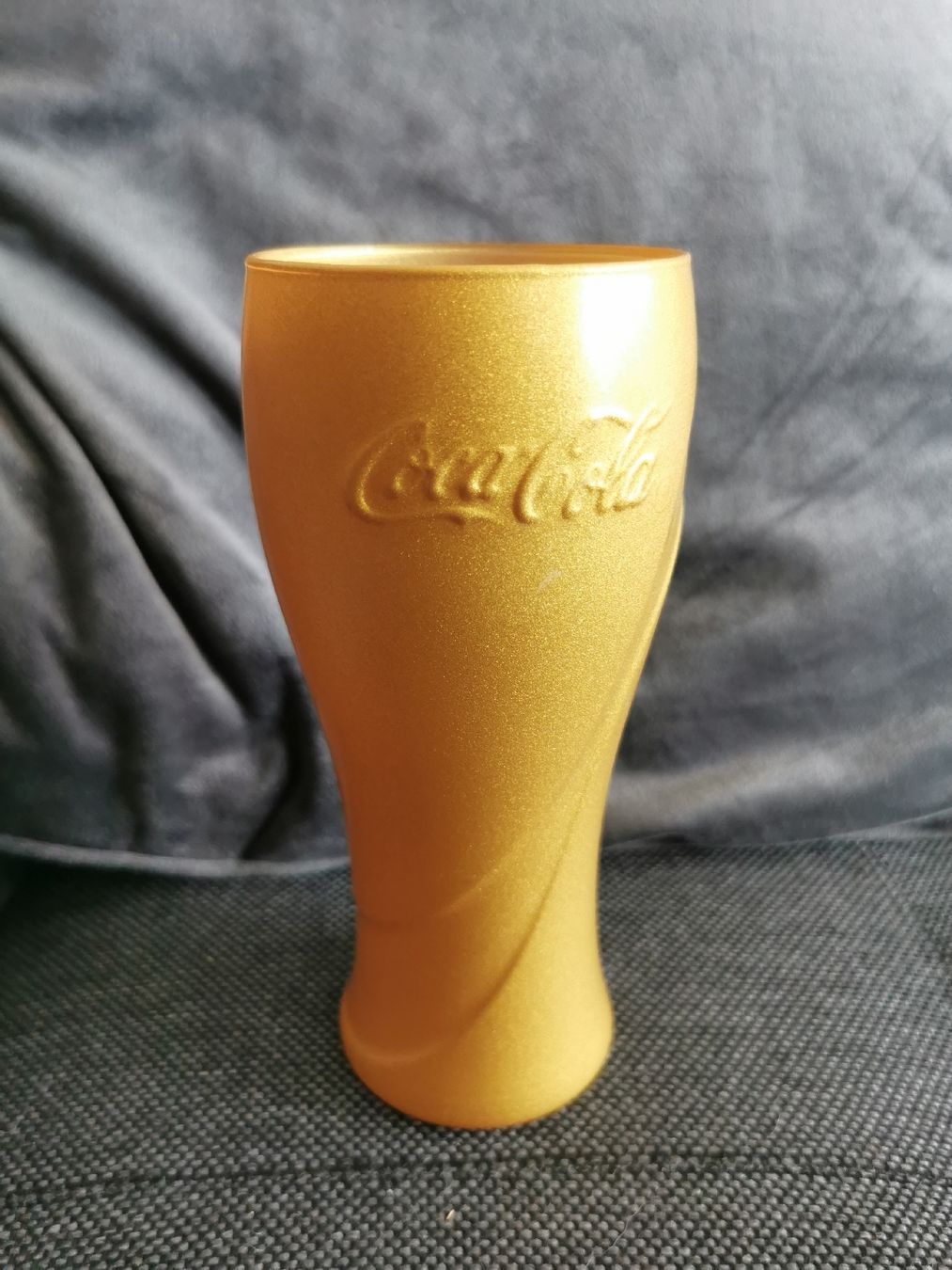 Coca-Cola Verres: Coca Cola Sammelglas 2018 Gold – D'occasion à Buchs SG par and_s6ps