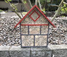 Grosses Wildbienenhaus