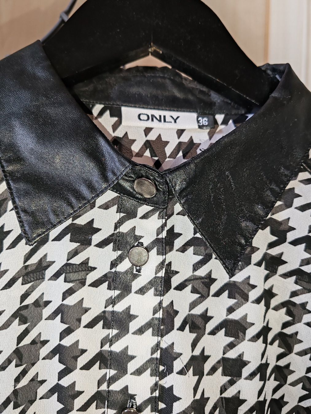 Only Camicette: Neuwertige Pepita-Bluse von Only – Nuovo (secondo la descrizione) da Egnach venduto da bgdo26 2