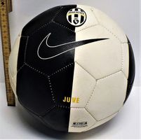 (KOPIE) Fussball-Ball Juve mit Unterschrift