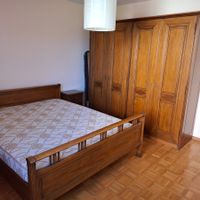 Belle chambre complète en bois massif