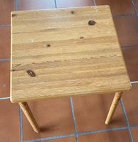 Beistelltisch aus Kiefernholz