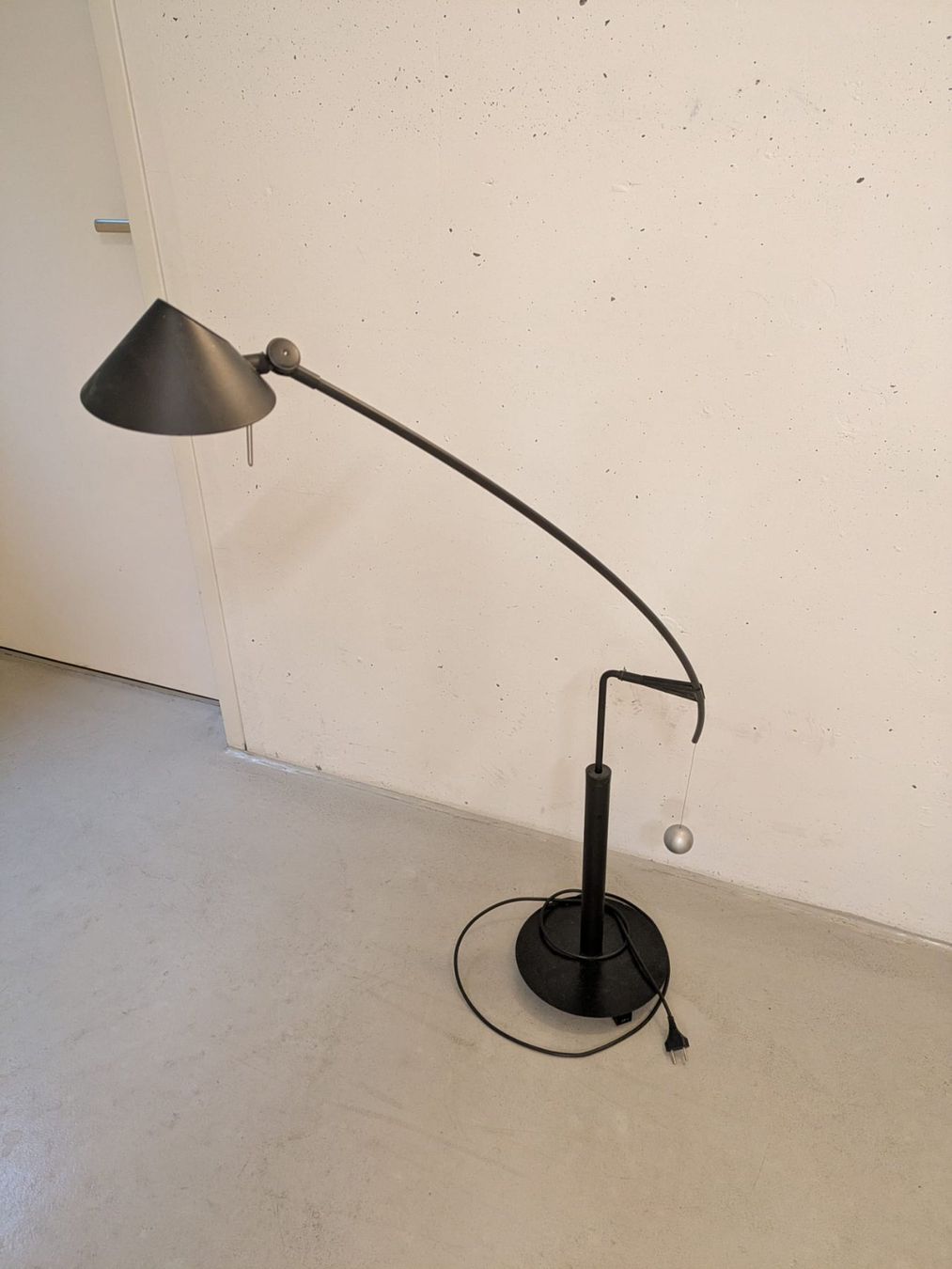 Lampen: Schwarze Stehlampe – Gebraucht aus Oberwil BL von feeeenstaub 4