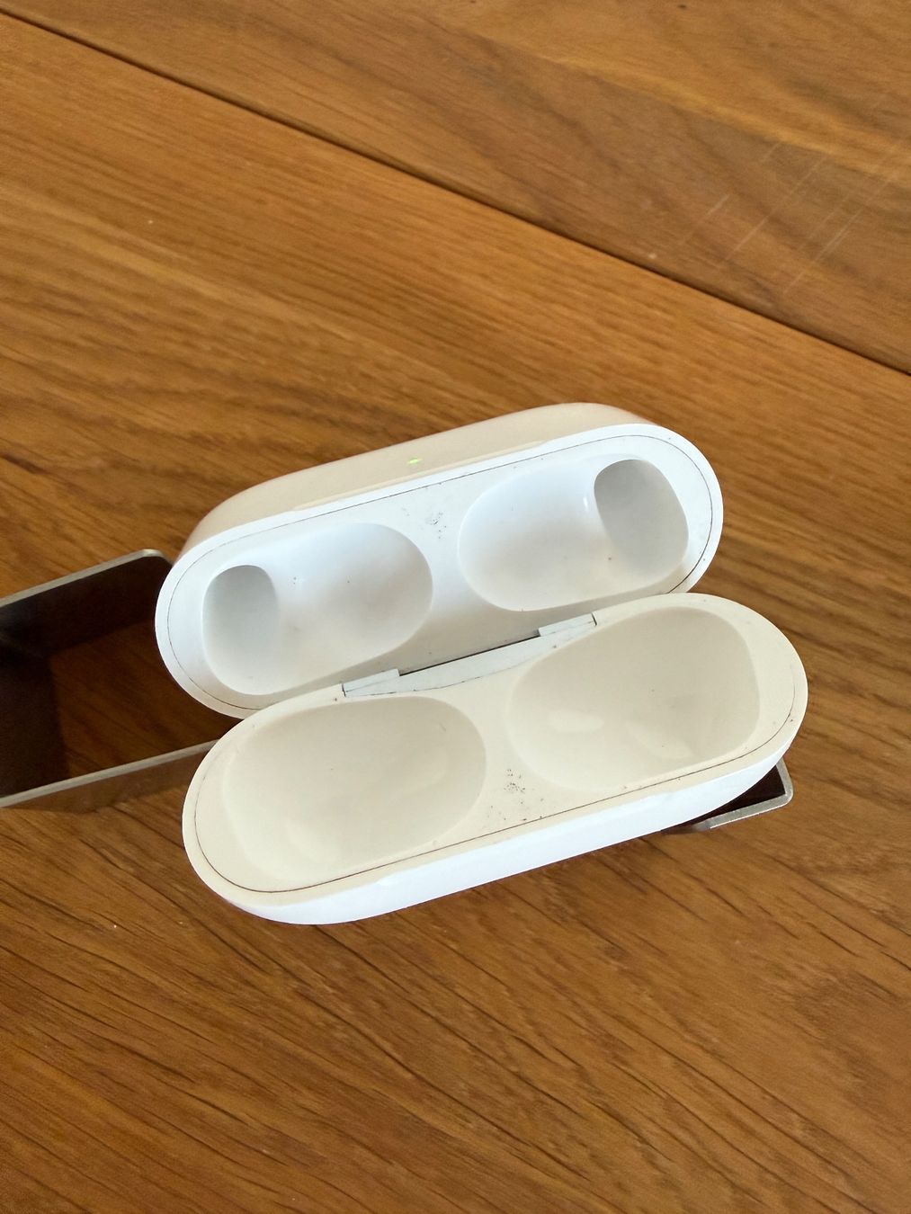Apple Kopfhörer: APPLE AirPods Pro 2 Charging Case – Gebraucht aus Lausanne von Nine1982 2
