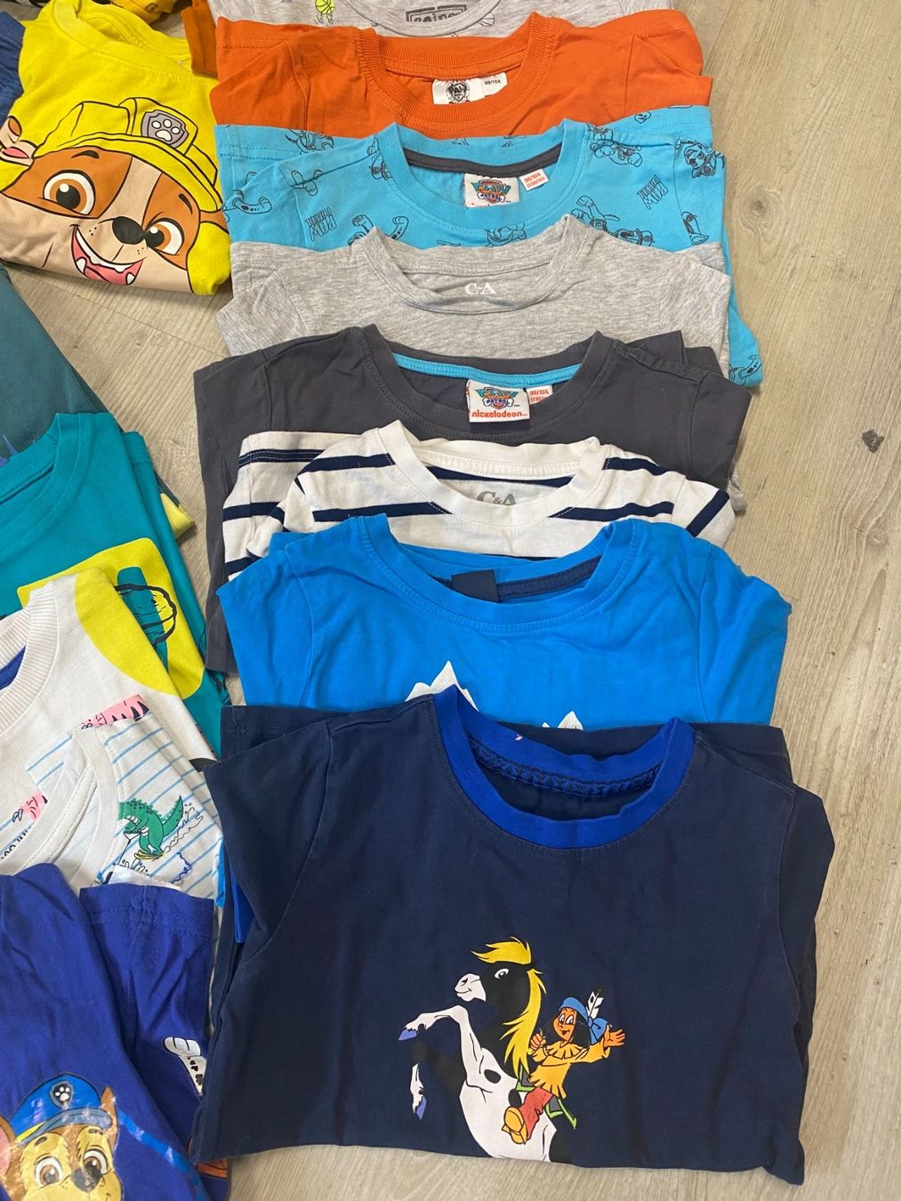 Lotti & Set di vestiti: Kleiderpacket  für Kinder – Usato da Wängi venduto da Bmo 2