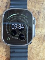 Apple Watch Ultra 2 Titan mit Zubehör