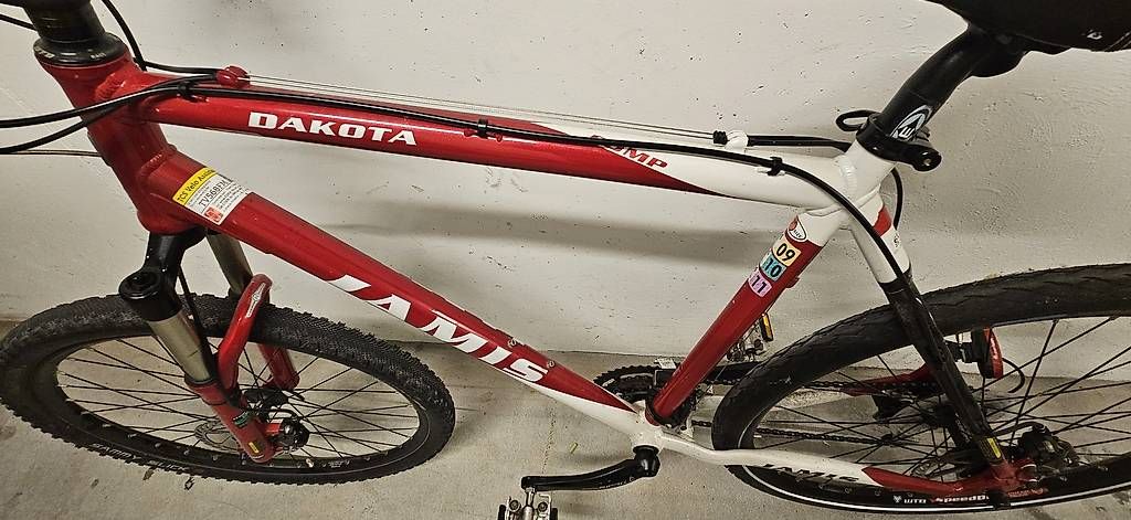 Vélos: vtt à vendre urgent – D'occasion à Lausanne par raralerat