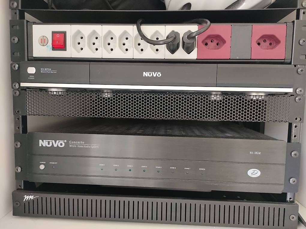 Racks & Cavalletti: Rack-Schrank 19" /  montiert  – Usato da Altendorf venduto da Gebri 2