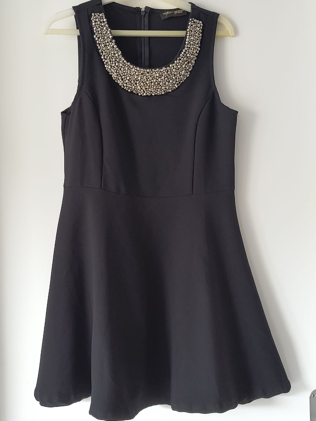 Vestiti: Schwarzes Kleid mit Perlenkragen Gr. M – Usato da Schöfflisdorf venduto da kin_2dp9