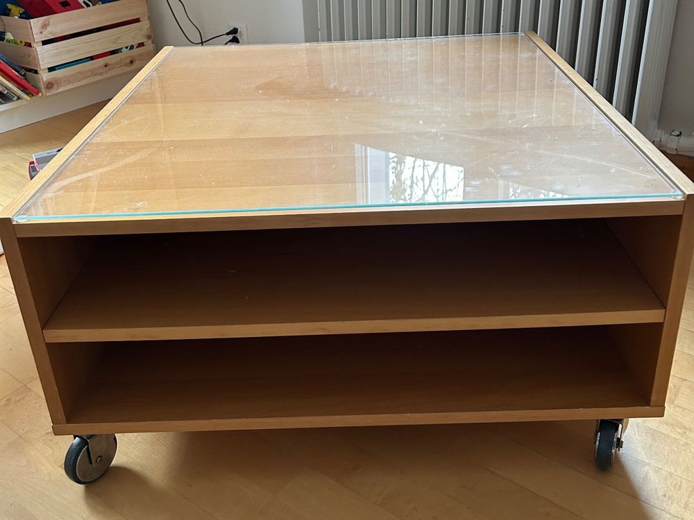 Couchtisch auf Rädern mit Glasplatte (Gebraucht) in Windisch für CHF 1 ...