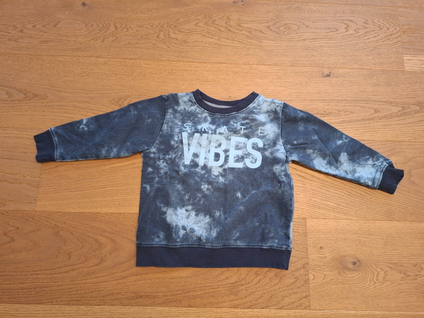 Maglioni & Felpe: Cooler Pullover Gr. 104 von Kids - Skate vibes – Usato da Mels venduto da Aloha86