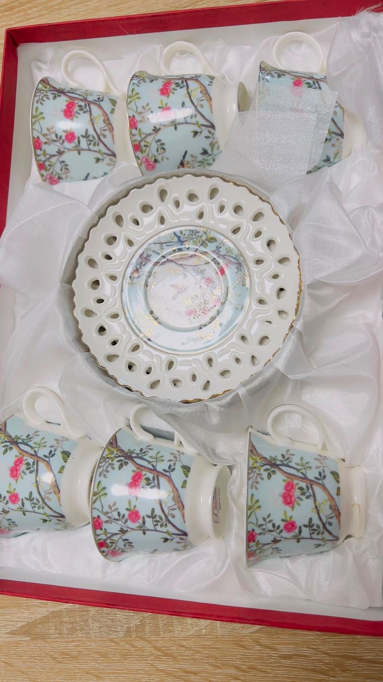 Tazze: Set tazzine da caffè con piattini decoro floreale – Nuovo e nell'imballaggio originale da Pregassona venduto da zel_ybf8