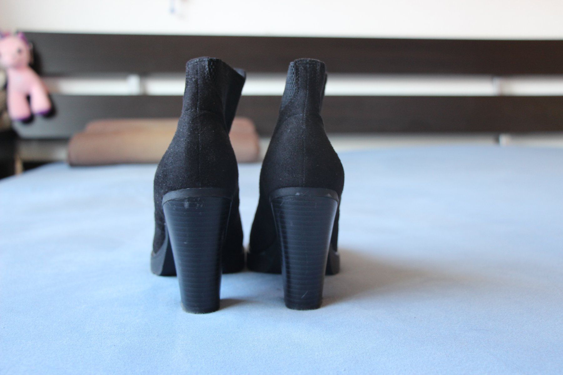 Damenschuhe: Stiefeletten mit Absatz, schwarz, Gr. 40 – Neu (gemäss Beschreibung) aus Laax GR von Schoelli2 2
