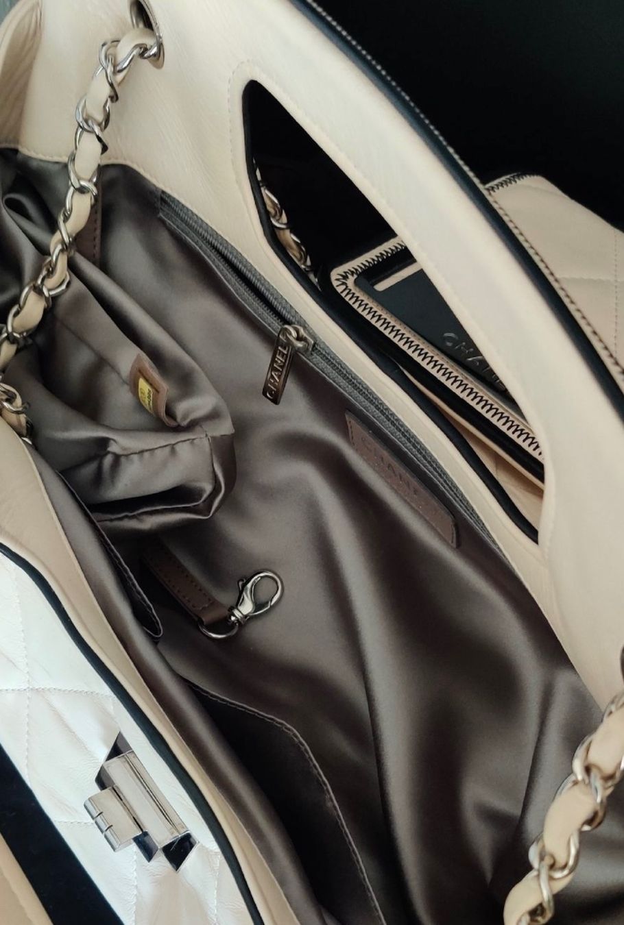 Chanel Borse da donna: CHANEL LEATHER SHOULDER HANDBAG – Usato da Zollikon venduto da ces-chic 3