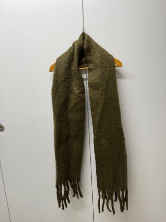 Warmer Winter-Schal in Olivgrün - Kuschelig & Zeitlos!