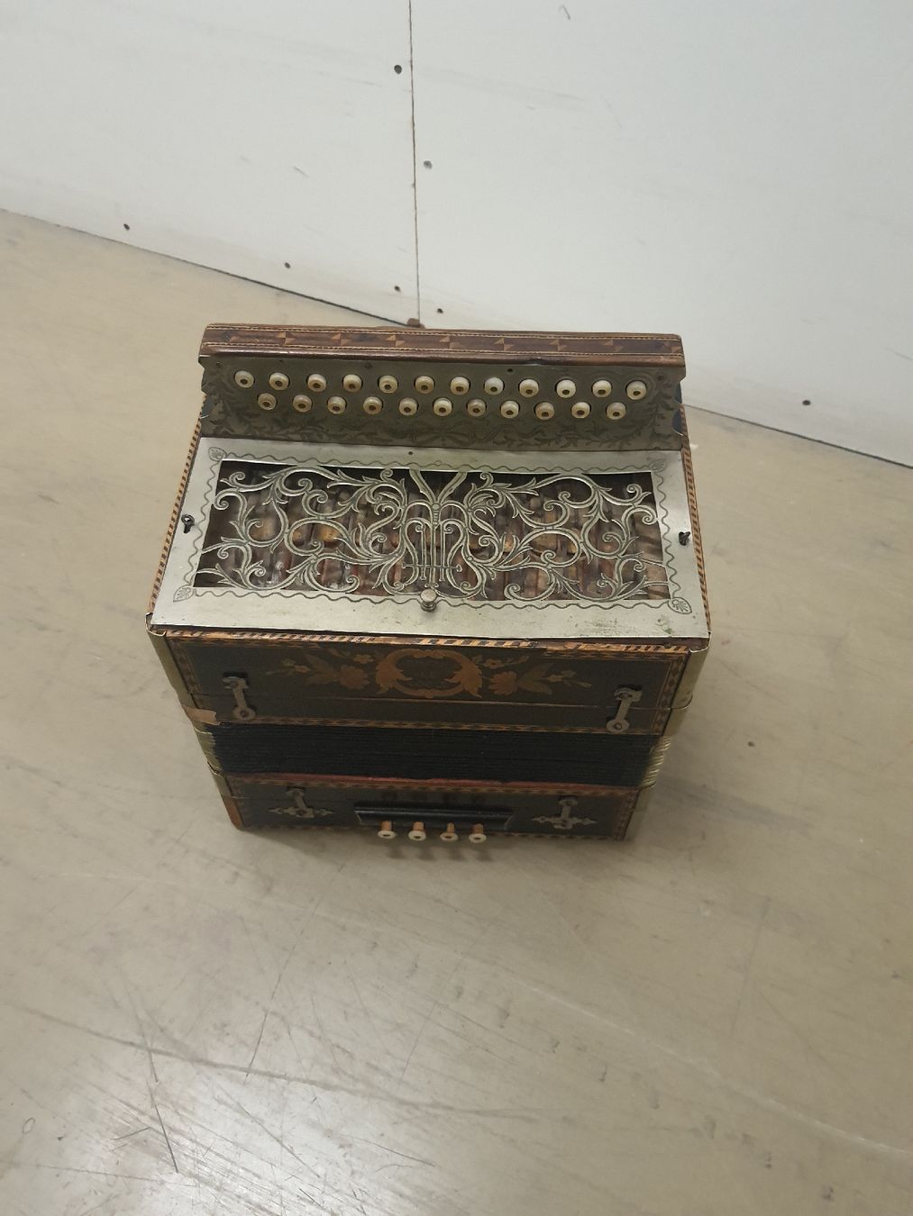 Strumenti musicali: accordéon 8 basses  – Usato da Pont-de-la-Morge venduto da Mirabelle0 1