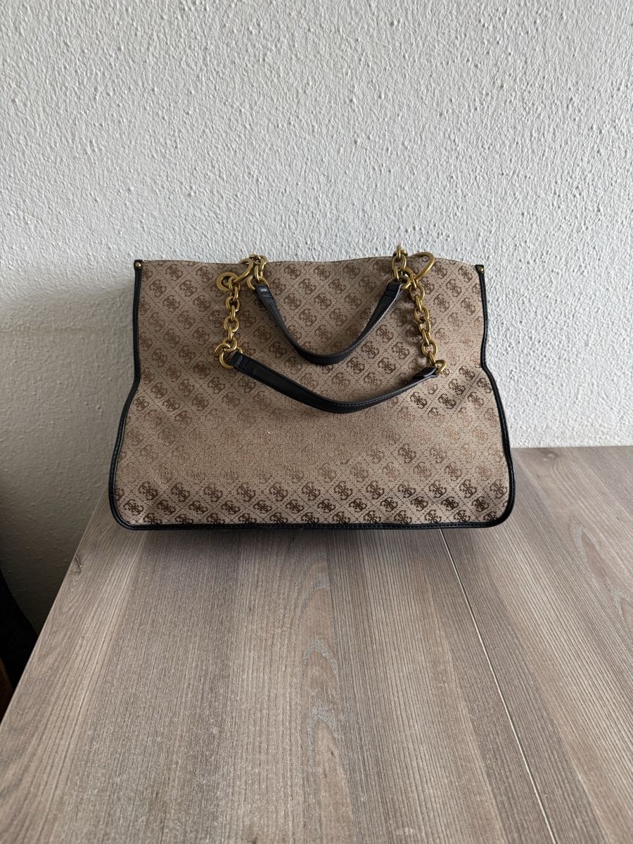 Guess Taschen für Damen: Guess tashe – Gebraucht aus Zetzwil von Hasime1 1