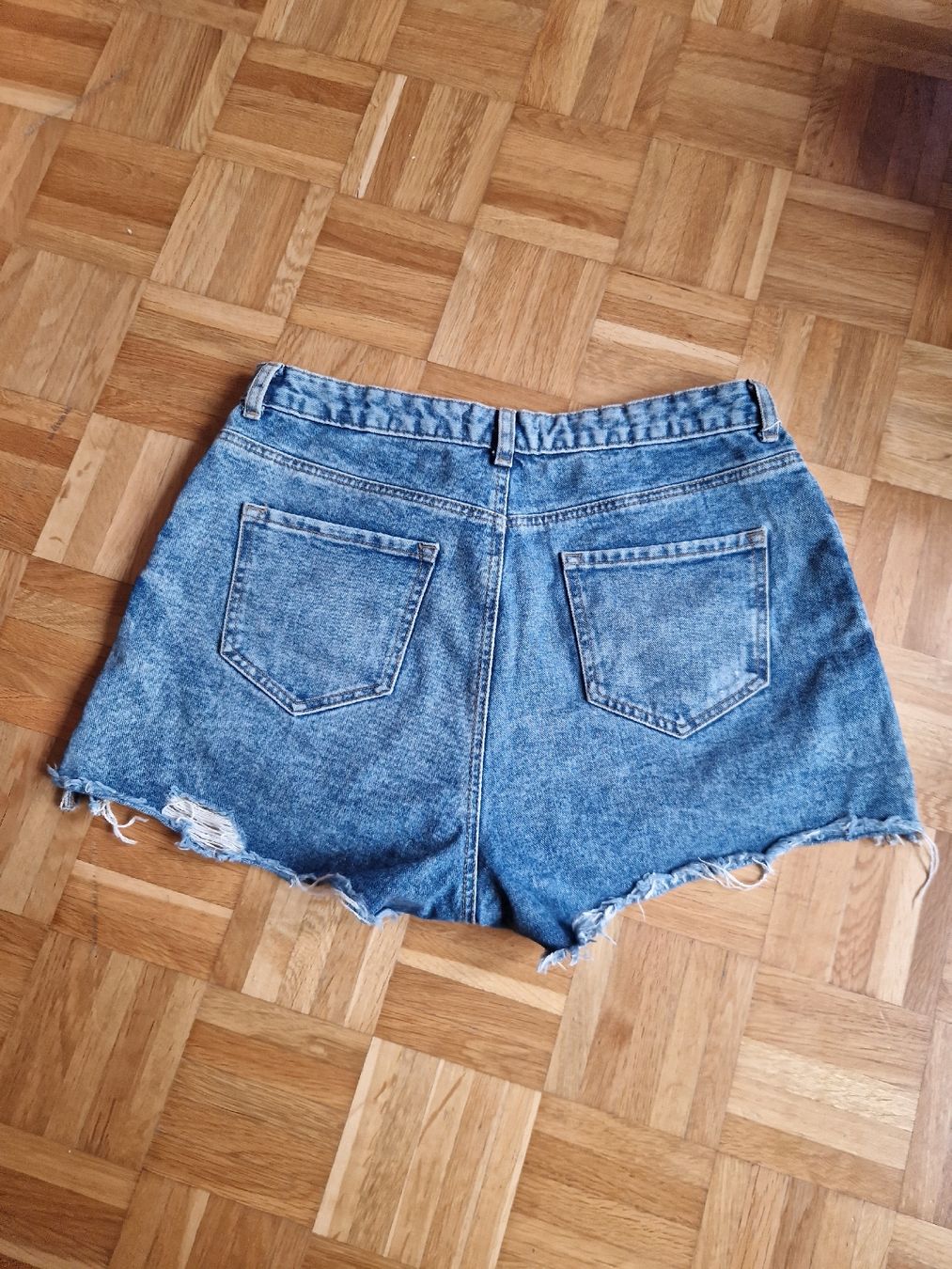 Pantaloni: Jeans shorts - size 42 EUR – Usato da Allschwil venduto da IreneTu 1