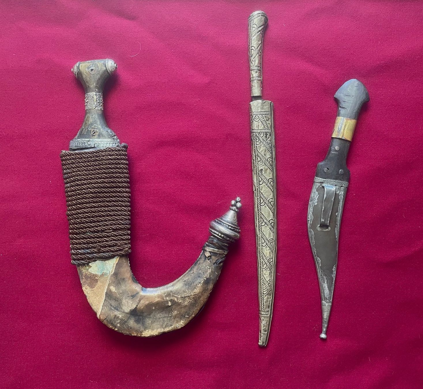 Posate: 3 poignards ethniques arabes/ orientaux – Usato da Versoix venduto da HELVETICA_1 1