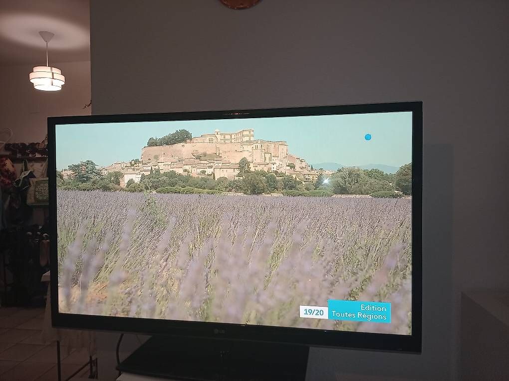 Televisori: Télévision avec meuble TV – Usato da Estavayer-le-Lac venduto da rga_657c