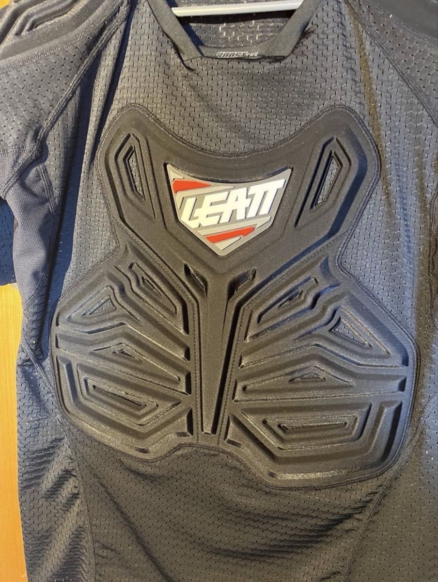 Leatt Schutz & Schoner: Leatt Protektorenshirt RootsTee Gr. Large – Gebraucht aus Basel von Schreinerfelix 2