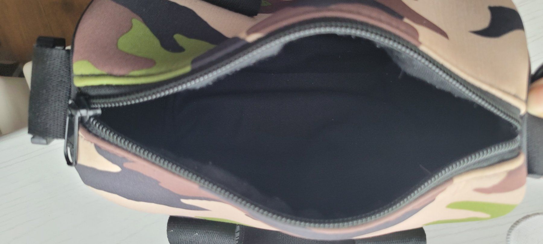 Borse: Coole Urban Classics Umhängetasche, Camouflage Muster – Usato da Metzerlen venduto da Manta81 1